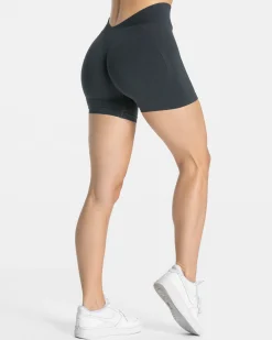 Discount Essence V-Back Covert Scrunch Short "" Damen Shorts