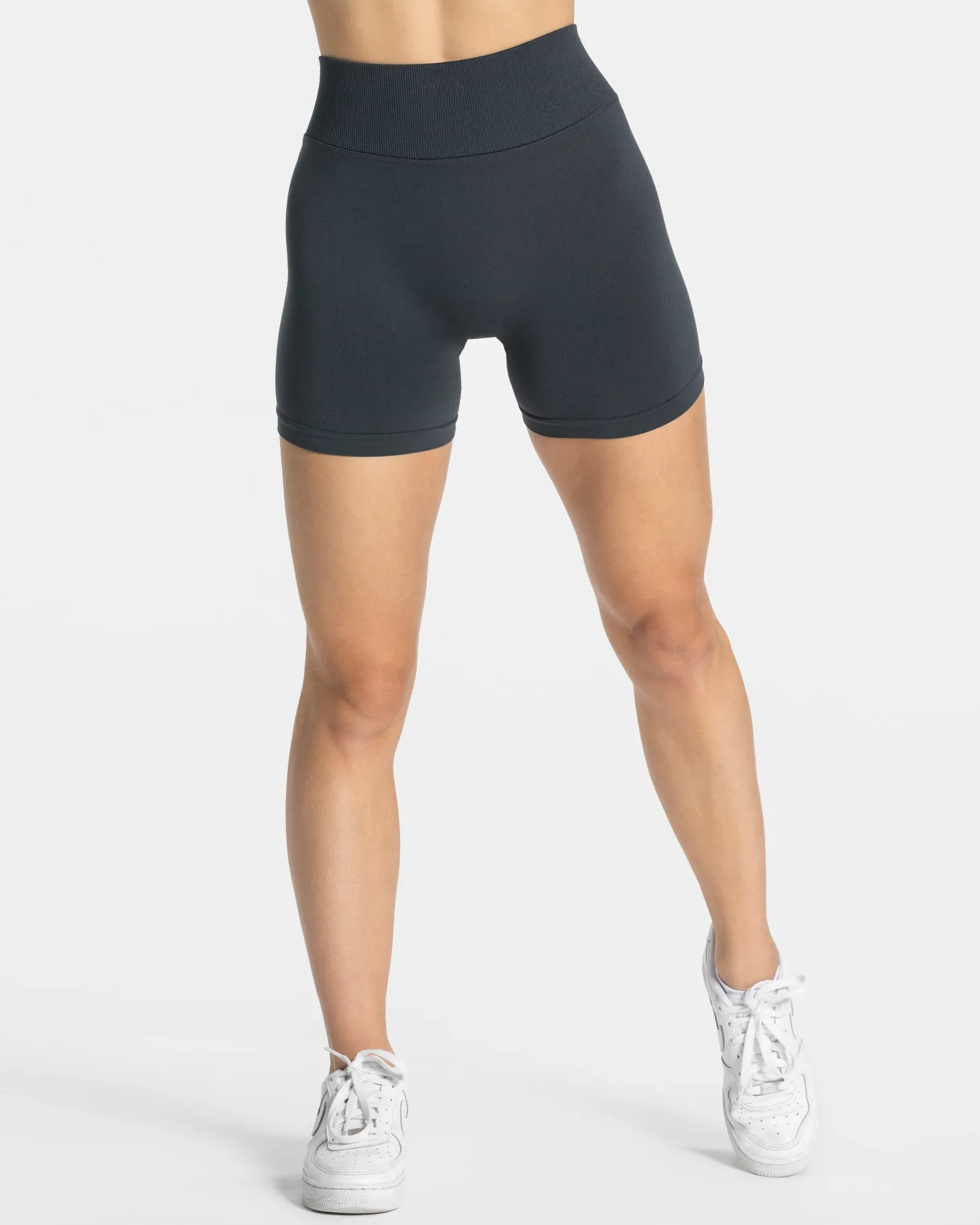 Discount Essence V-Back Covert Scrunch Short "" Damen Shorts