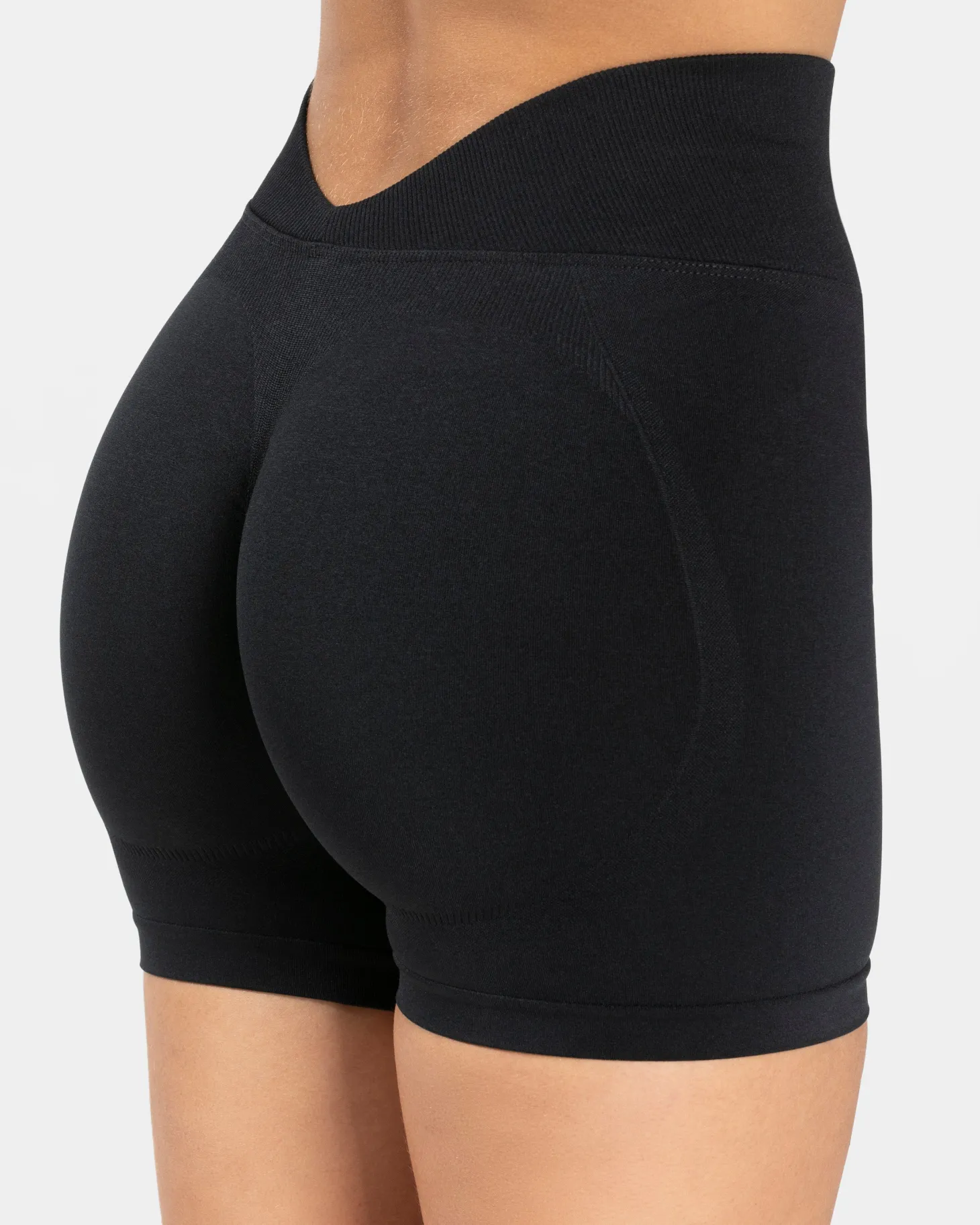 Best Sale Essence V-Back Covert Scrunch Short "" Damen Shorts