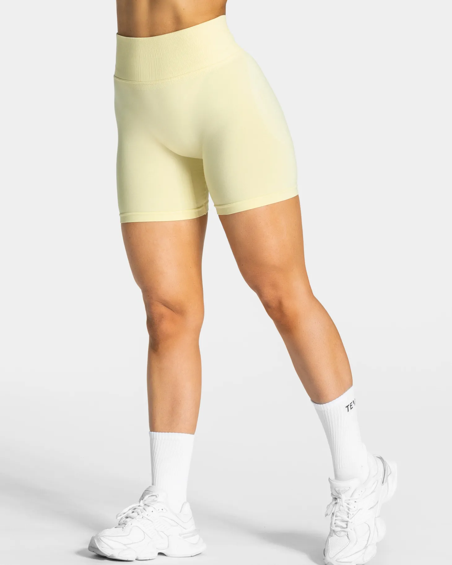 Outlet Femme Sculpt Scrunch Short "" Damen Shorts